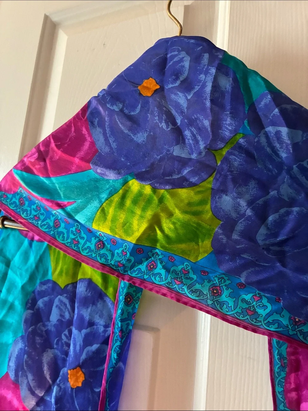 VTG LIZ CLAIBORNE SILK SCARF